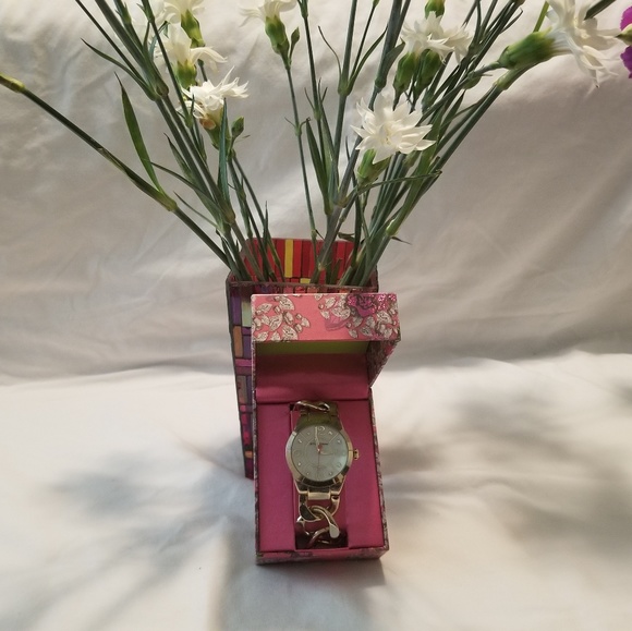 Betsy Johnson Link Bracelet Watch - Picture 1 of 6